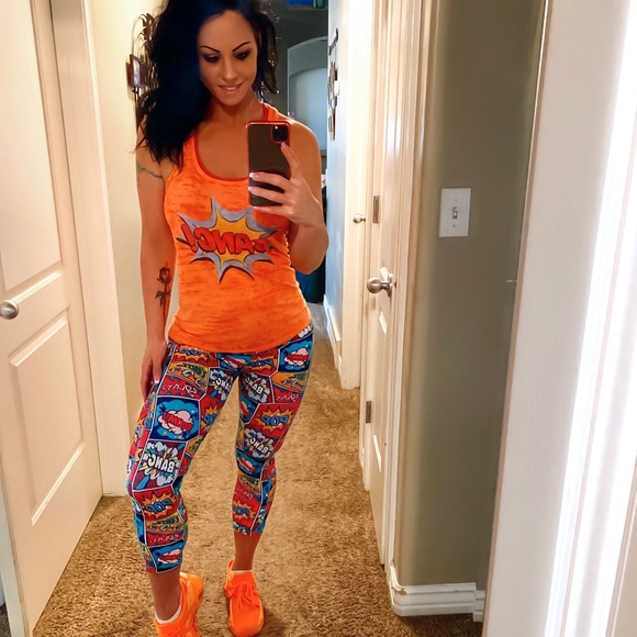 🍀 NEW! Colorful Super Hero Workout Legging Capris - Picture 5 of 6